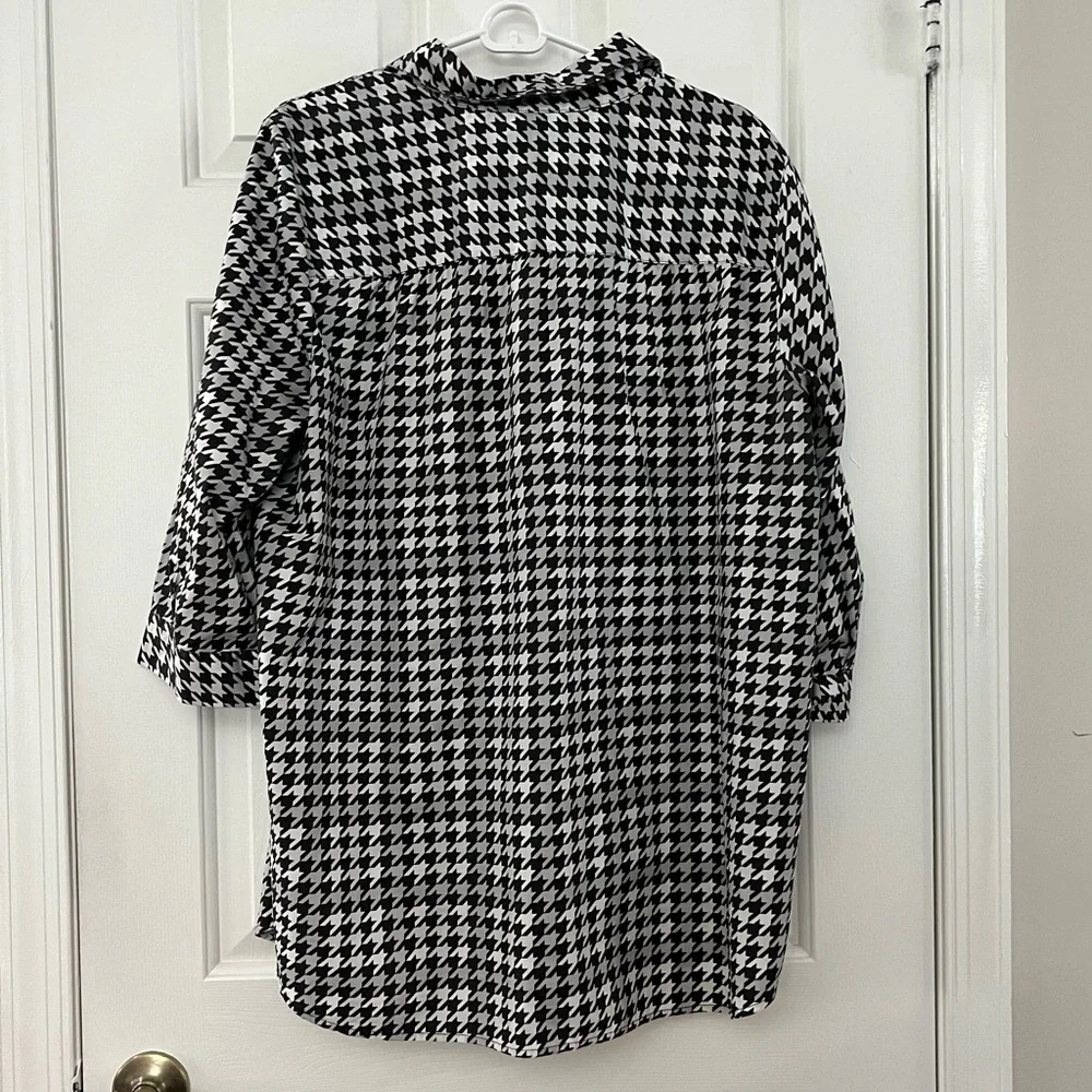 Joan Rivers Black and White Houndstooth Top - Picture 3 of 3